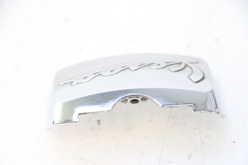 photo de Złączenie dolnej tylnej owiewki PIAGGIO VESPA LX 2T 50 (2005 - 2013) - Inny kąt widzenia