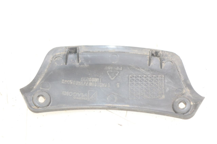 photo de Złącze dolnej tylnej owiewki PIAGGIO VESPA PRIMAVERA 2T 50 (2013 - 2018) - Zoom stanu zużycia