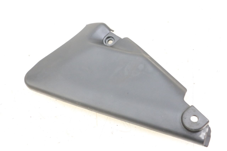 photo de Złącze dolnej tylnej owiewki DAELIM VL DAYSTAR 125 (2000 - 2011) - Inny kąt widzenia