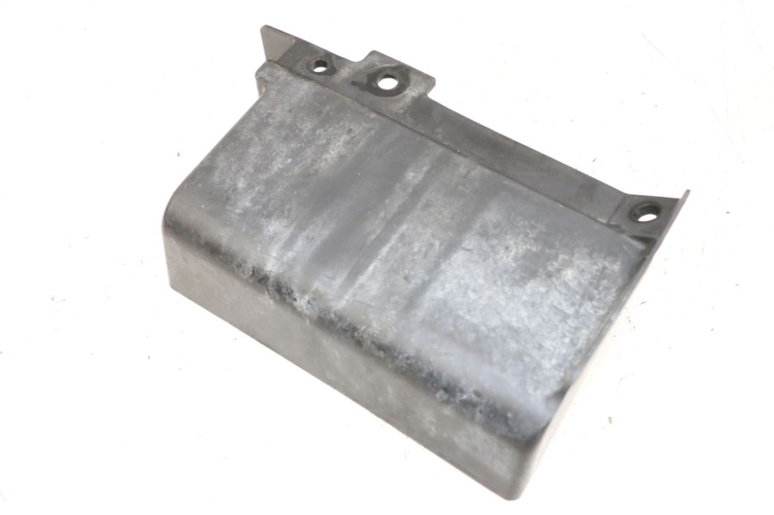 photo de Złącze dolnej tylnej owiewki SUZUKI VL INTRUDER 125 (2004 - 2007) - Zoom stanu zużycia