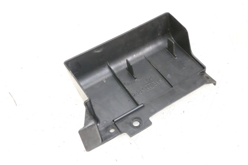 photo de Złącze dolnej tylnej owiewki SUZUKI VL INTRUDER 125 (2004 - 2007) - Inny kąt widzenia