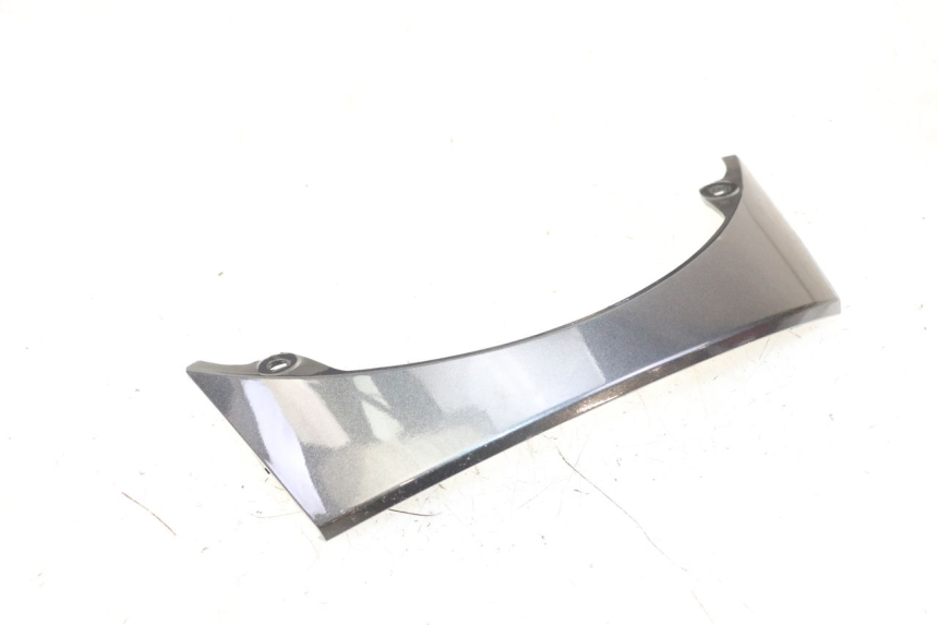 photo de Złącze dolnej tylnej owiewki MBK WAAP 125 (2008 - 2013) - Zbliżenie techniczne