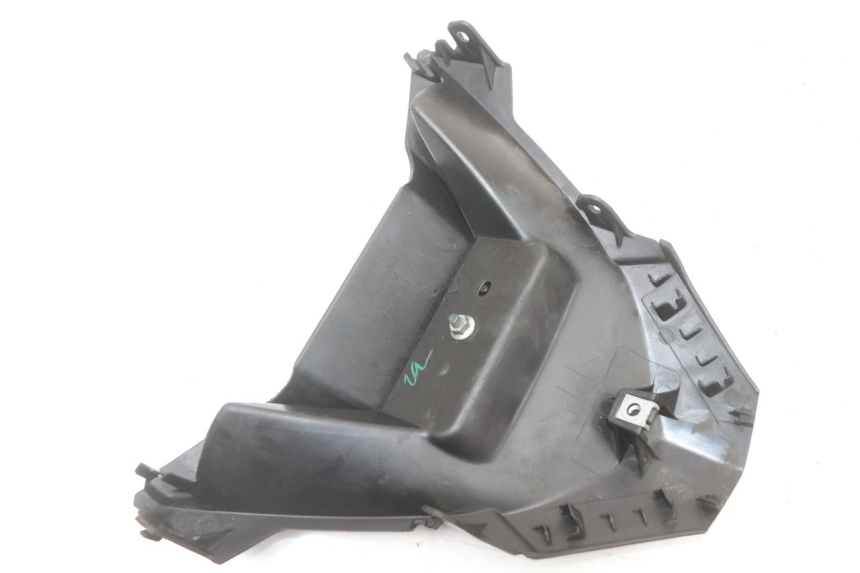 photo de Złącze dolnej tylnej owiewki YAMAHA XMAX X-MAX ABS 125 (2017 - 2020) - Widok ogólny