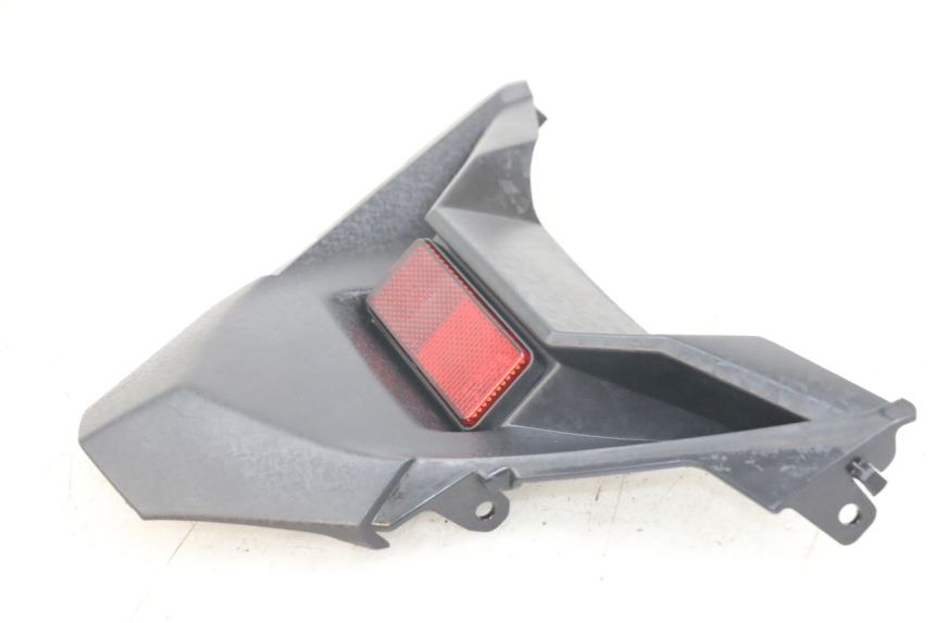 photo de Złącze dolnej tylnej owiewki YAMAHA XMAX X-MAX ABS 125 (2017 - 2020) - Inny kąt widzenia