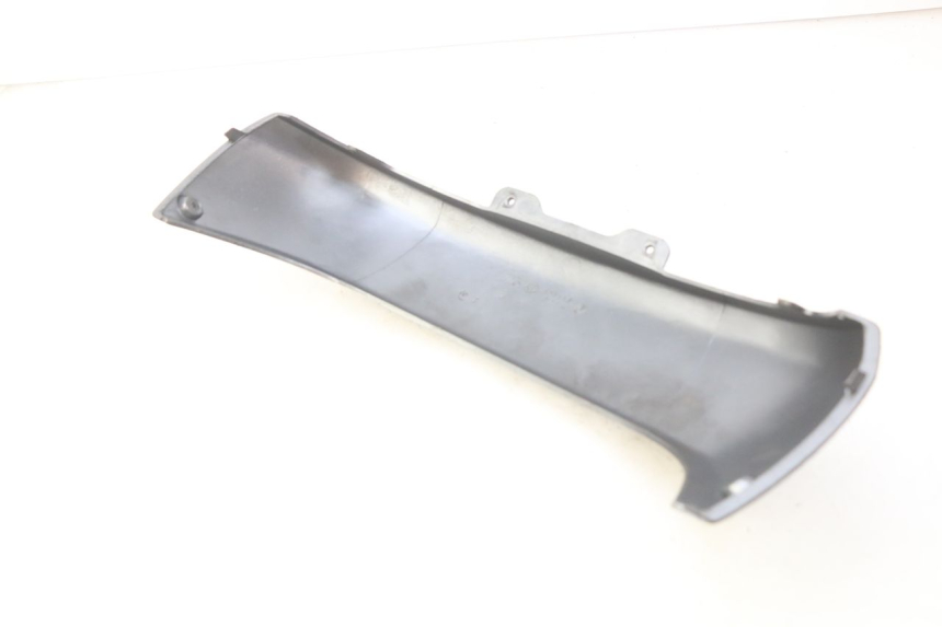 photo de Złącze dolnej tylnej owiewki PIAGGIO X9 EVOLUTION 125 (2003 - 2007) - Szczegół części