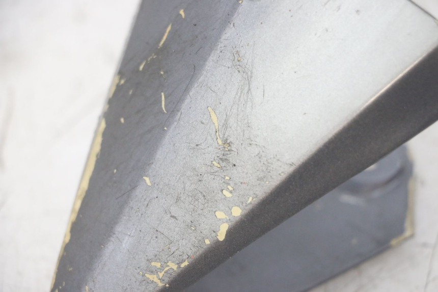 photo de Złącze tylnej owiewki PEUGEOT JET FORCE CARBU 50 (2003 - 2016) - Zoom stanu zużycia