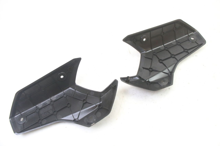 photo de Złącze tylnej owiewki PEUGEOT KISBEE 4T 50 (2018 - 2022) - Zbliżenie techniczne