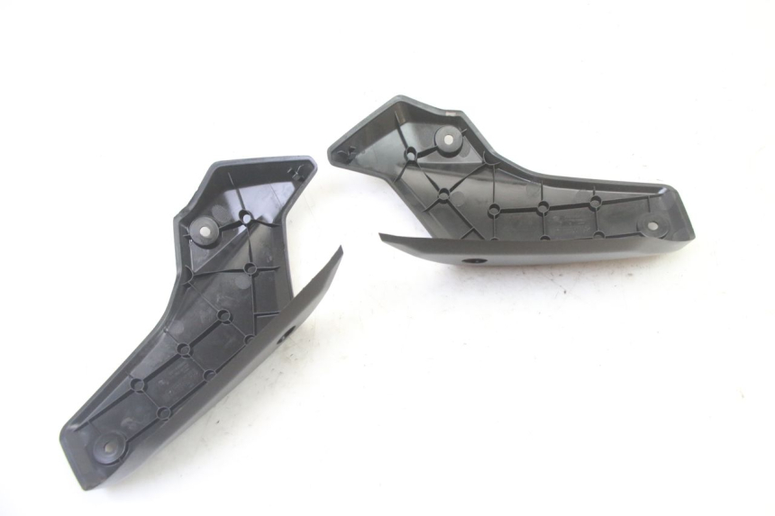 photo de Złącze tylnej owiewki PEUGEOT KISBEE 4T 50 (2018 - 2022) - Widok ogólny