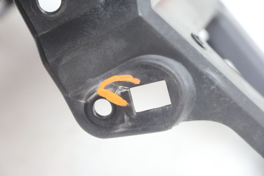 photo de Złącze tylnej owiewki PEUGEOT LUDIX BLASTER 50 (2006 - 2014) - Zbliżenie techniczne