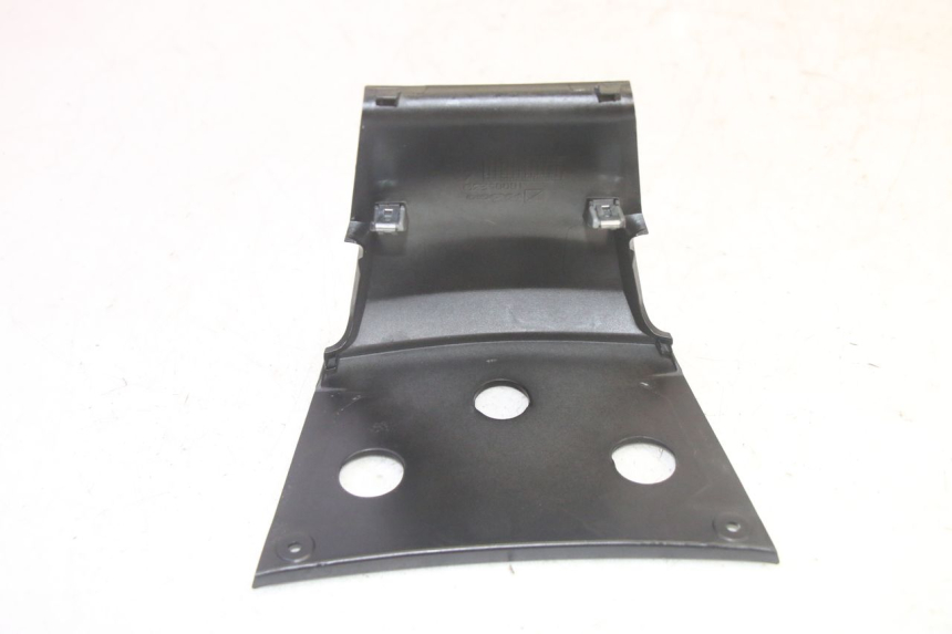 photo de Złącze owiewki tylnej PIAGGIO MP3 HPE 350 (2018 - 2020) - Zbliżenie techniczne