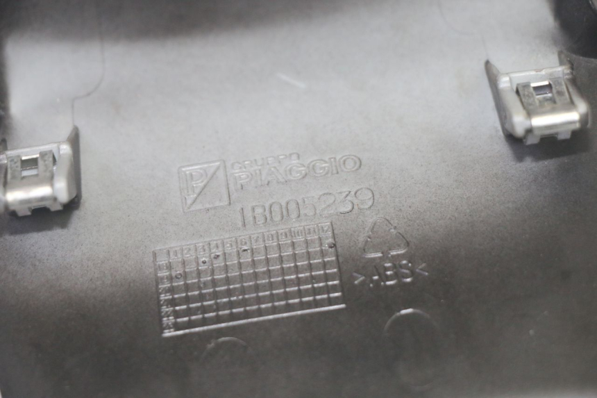 photo de Złącze owiewki tylnej PIAGGIO MP3 HPE 350 (2018 - 2020) - Punkty mocowania