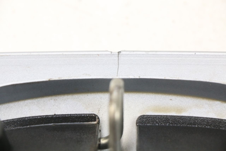 photo de Złącze tylnej owiewki PIAGGIO MP3 125 (2006 - 2014) - Zoom stanu zużycia