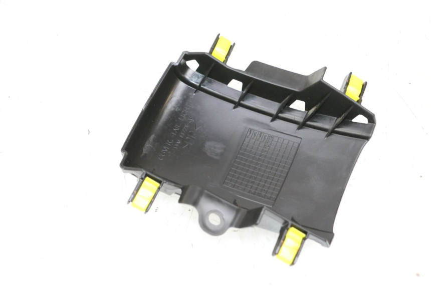 photo de Złącze tylnej owiewki YAMAHA NEO'S CORE 1 (2022 - 2026) - Zoom stanu zużycia