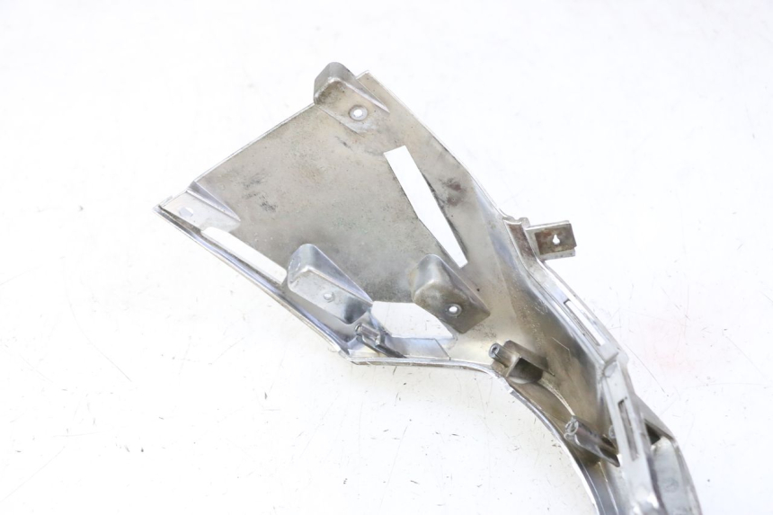 photo de Złącze tylnej owiewki KYMCO LIKE 4T 50 (2019 - 2025) - Inny kąt widzenia