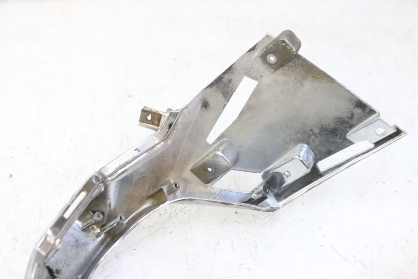 photo de Złącze tylnej owiewki KYMCO LIKE 4T 50 (2019 - 2025) - Zbliżenie techniczne