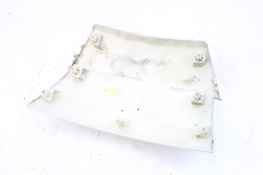 photo de ZŁĄCZE OWIEWKI TYLNEJ PEUGEOT CITYSTAR 125 (2011 - 2017) - Szczegół części