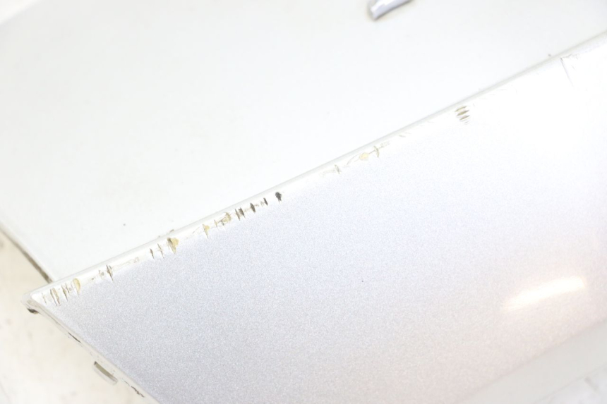 photo de ZŁĄCZE OWIEWKI TYLNEJ PEUGEOT CITYSTAR 125 (2011 - 2017) - Oznaczenia i referencje