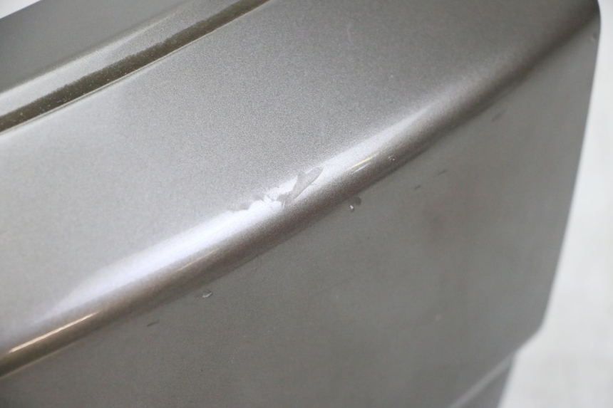 photo de Złącze tylnej owiewki PEUGEOT SATELIS 125 (2013 - 2018) - Szczegół części