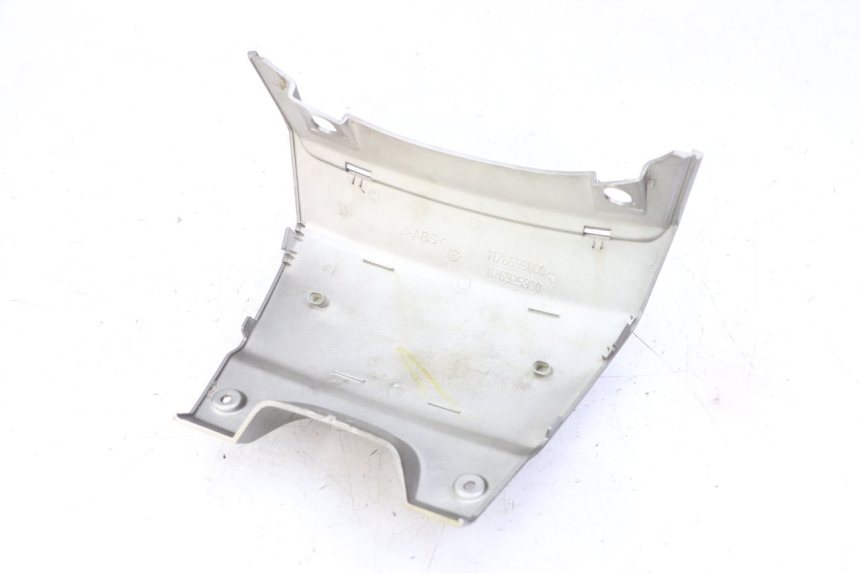 photo de Złącze tylnej owiewki PEUGEOT SATELIS 125 (2013 - 2018) - Zbliżenie techniczne