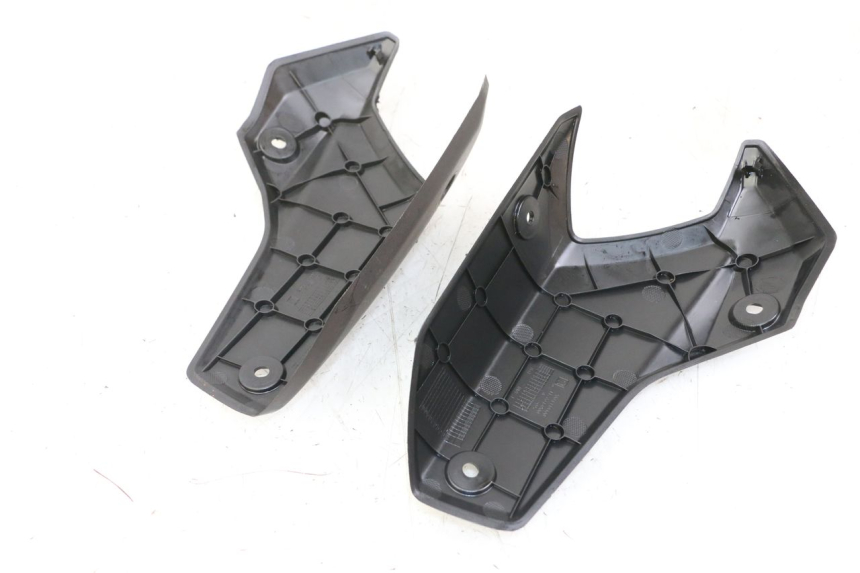 photo de Złącze tylnej owiewki PEUGEOT STREETZONE 4T 50 (2018 - 2023) - Szczegół części