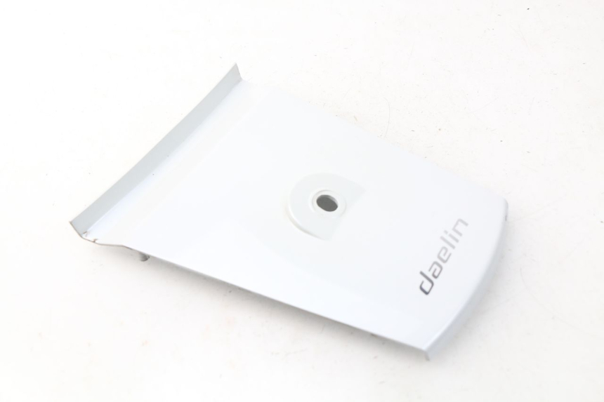 photo de Złącze tylnej owiewki DAELIM S3 125 (2010 - 2017) - Inny kąt widzenia