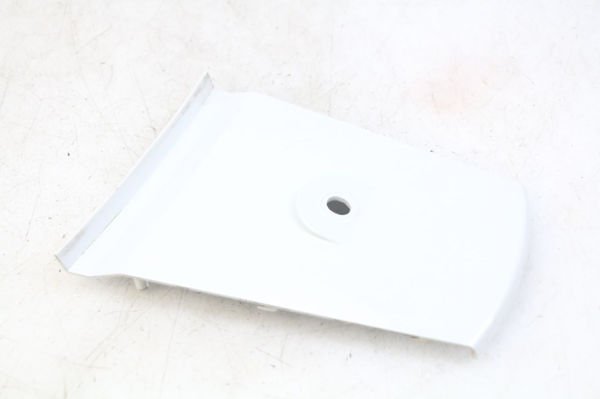 photo de Złącze tylnej owiewki DAELIM S3 125 (2010 - 2017) - Zoom stanu zużycia