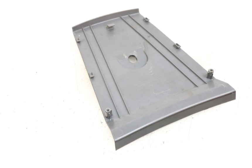 photo de Złącze tylnej owiewki DAELIM S3 125 (2010 - 2017) - Zoom stanu zużycia