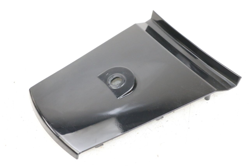 photo de Złącze tylnej owiewki DAELIM S3 125 (2010 - 2017) - Zbliżenie techniczne