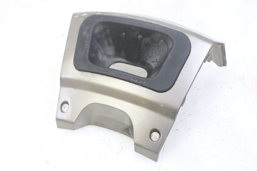 photo de Złącze tylnej owiewki PEUGEOT SATELIS 125 (2013 - 2018) - Widok główny