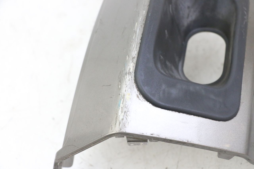 photo de Złącze tylnej owiewki PEUGEOT SATELIS 125 (2013 - 2018) - Punkty mocowania