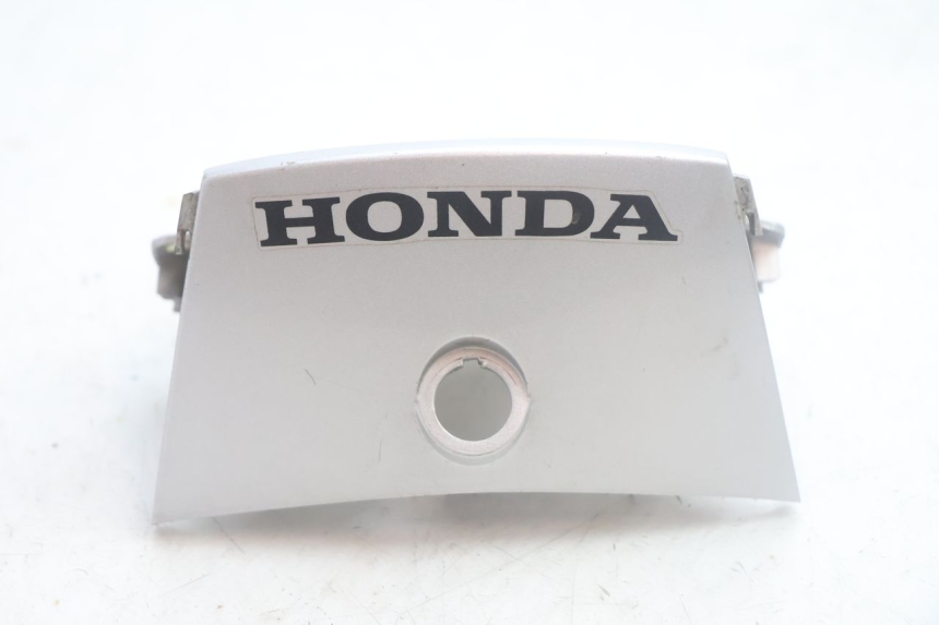 photo de Złącze tylnej owiewki HONDA SCV LEAD 100 (2003 - 2007) - Szczegół części