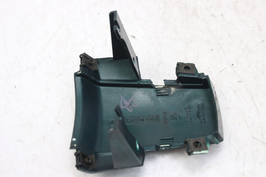 photo de Złącze tylnej owiewki TRIUMPH SPRINT ST 955 (1999 - 2001) - Zbliżenie techniczne