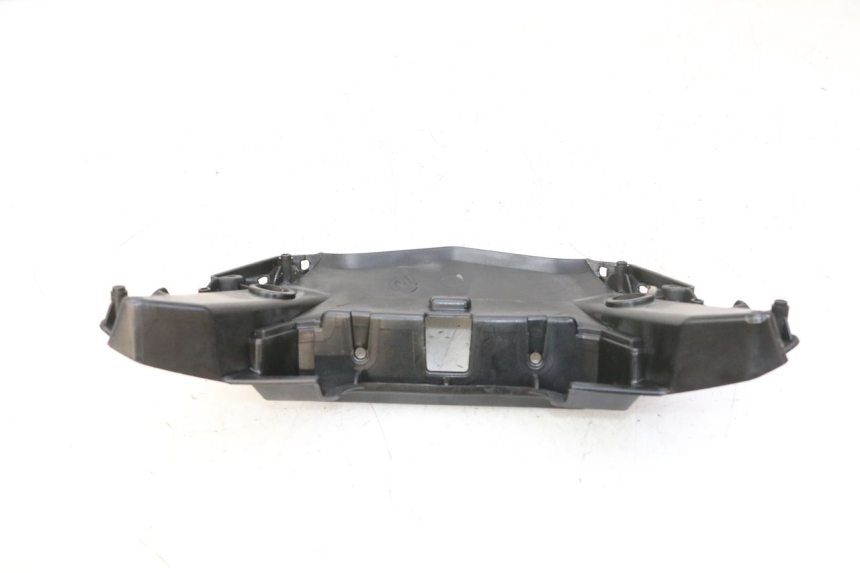 photo de Złącze górnej tylnej owiewki QUADRO 4 4D 350 (2015 - 2018) - Zoom stanu zużycia