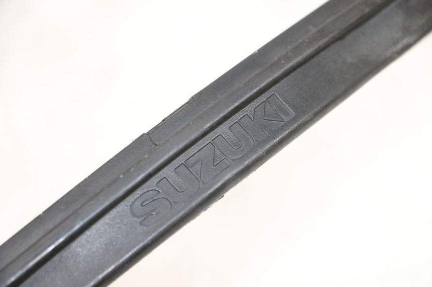 photo de Złącze górnej tylnej owiewki SUZUKI BURGMAN 650 (2013 - 2020) - Inny kąt widzenia