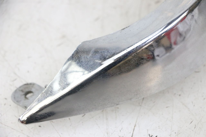 photo de Złącze górnej tylnej owiewki DAELIM BESBI 125 (2007 - 2008) - Inny kąt widzenia