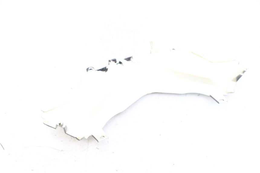 photo de Złącze górnej tylnej owiewki EBROH BRAVO GLE 1 (2020 - 2024) - Zbliżenie techniczne