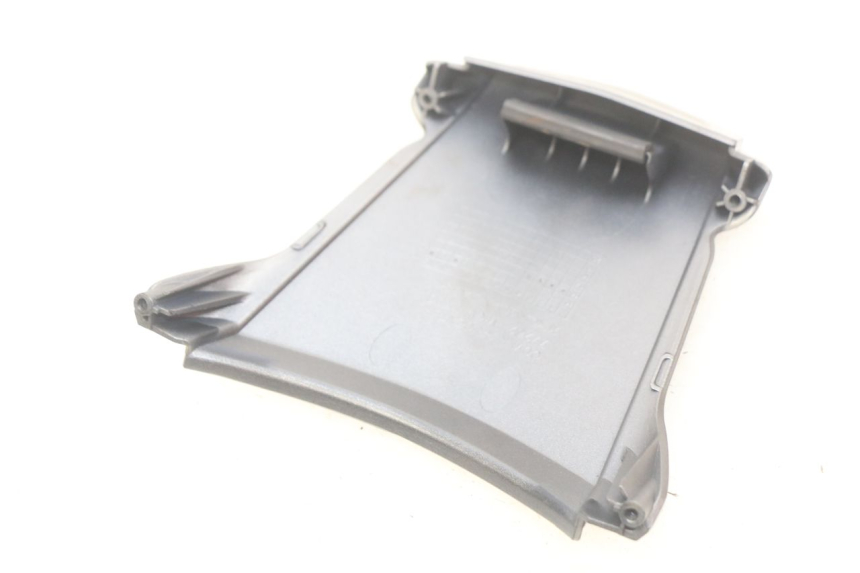 photo de Złącze górnej tylnej owiewki HONDA FES PANTHEON 2T 125 (1998 - 2002) - Zoom stanu zużycia