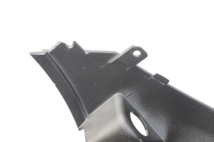 photo de Złącze górnej tylnej owiewki SYM FIDDLE 3 III 125 (2014 - 2020) - Szczegół części