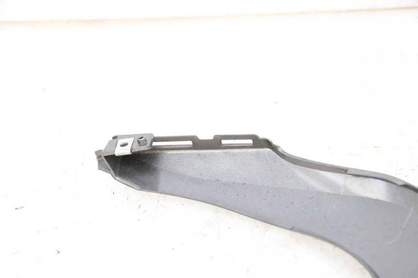 photo de Złącze górnej tylnej owiewki HONDA FORZA ABS 300 (2013 - 2017) - Inny kąt widzenia