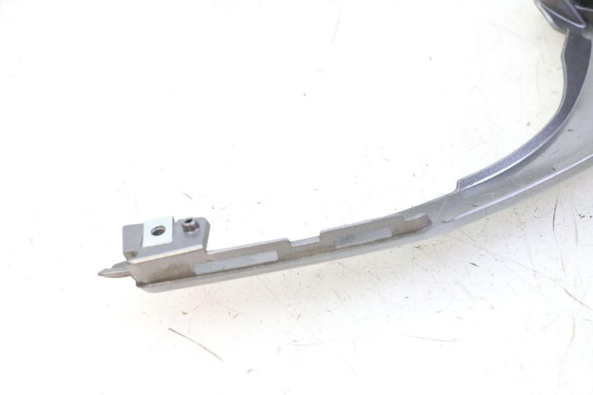 photo de Złącze górnej tylnej owiewki HONDA FORZA ABS 300 (2013 - 2017) - Zbliżenie techniczne