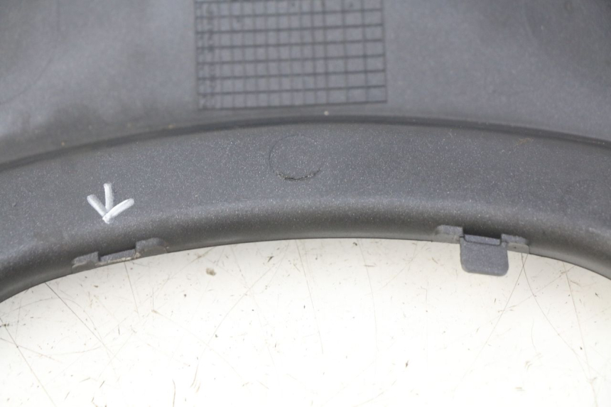 photo de Złącze górnej tylnej owiewki HONDA FORZA 125 (2015 - 2016) - Zbliżenie techniczne