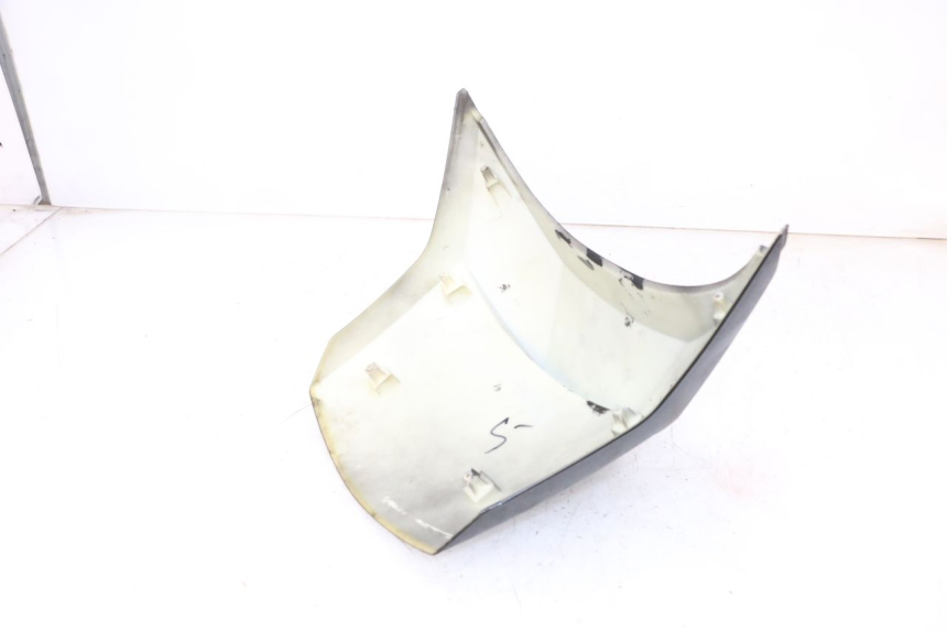 photo de Złącze górnej tylnej owiewki JM MOTORS GTS 125 (2015 - 2019) - Zoom stanu zużycia