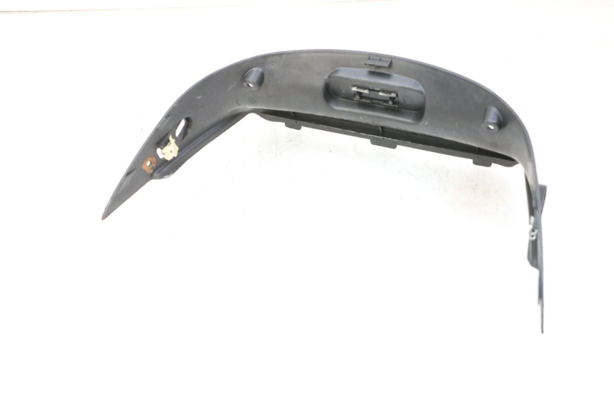 photo de Złącze górnej tylnej owiewki DAELIM HISTORY 125 (2001 - 2002) - Szczegół części