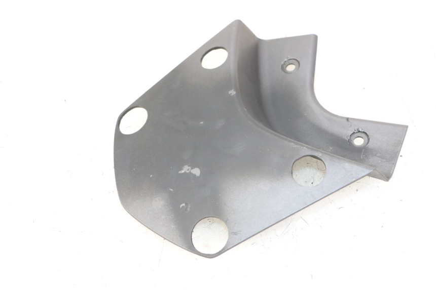 photo de Złącze górnej tylnej owiewki HONDA PCX (JF57/JF64) 125 (2014 - 2018) - Zbliżenie techniczne