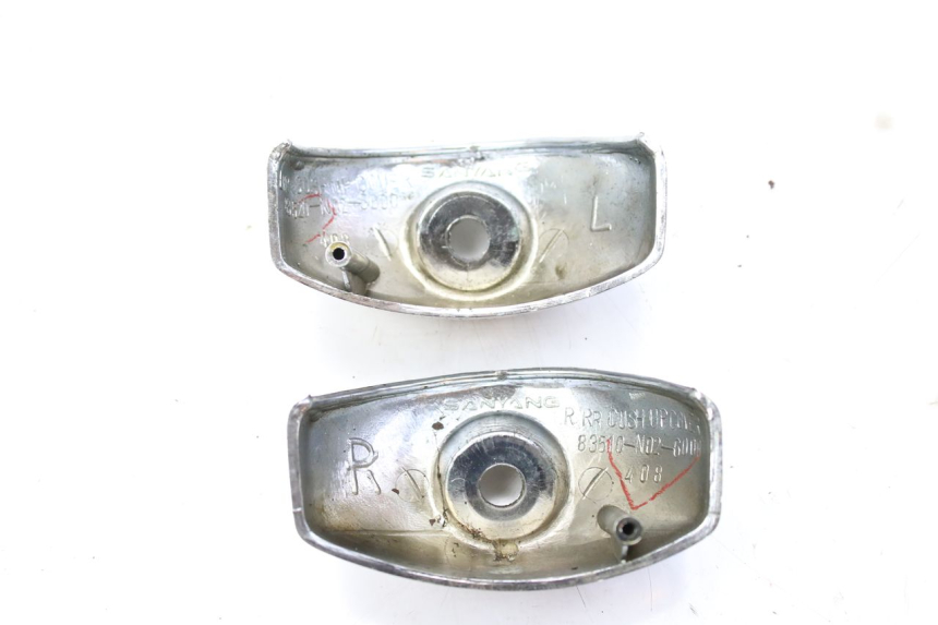 photo de Złącze górnej tylnej owiewki SYM HUSKY 125 (1999 - 2005) - Inny kąt widzenia