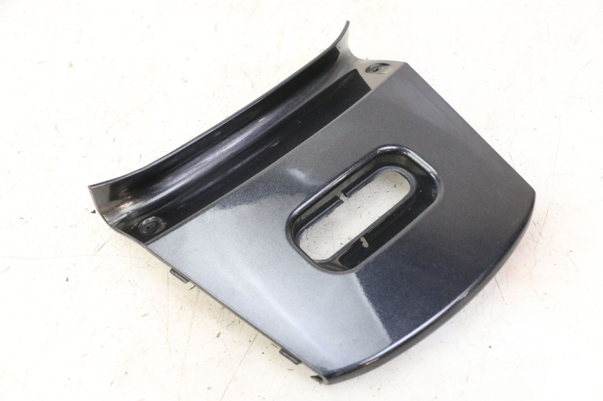 photo de Złącze górnej tylnej owiewki KYMCO XCITING 500 (2007 - 2010) - Zbliżenie techniczne