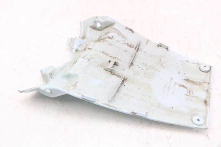 photo de Złącze górnej tylnej owiewki KYMCO LIKE 4T 50 (2009 - 2018) - Inny kąt widzenia