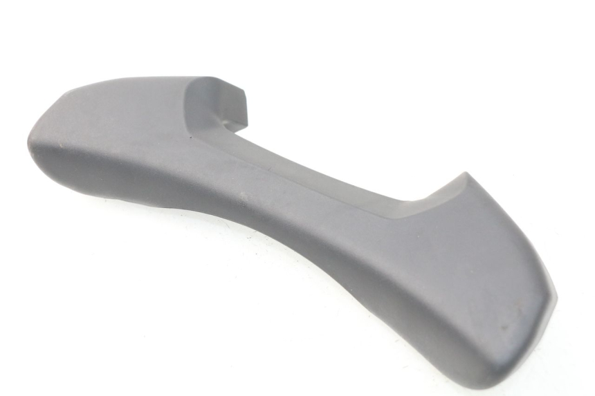 photo de Złącze górnej tylnej owiewki PEUGEOT METROPOLIS 400 (2017 - 2020) - Inny kąt widzenia