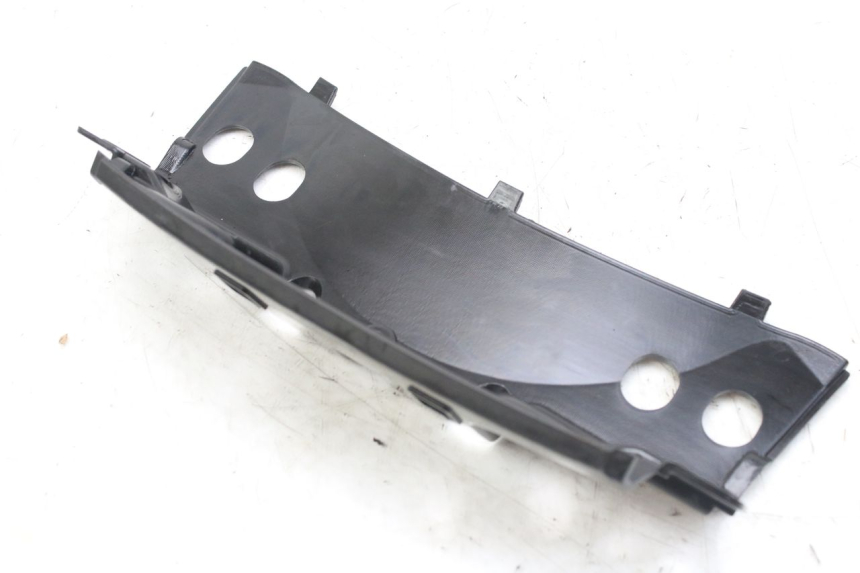 photo de Złącze górnej tylnej owiewki PIAGGIO MP3 RL 250 (2006 - 2010) - Szczegół części