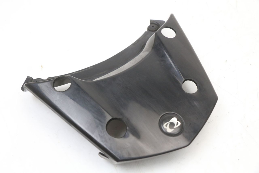 photo de Złącze górnej tylnej owiewki MBK MW TRYPTIK 125 (2014 - 2016) - Szczegół części